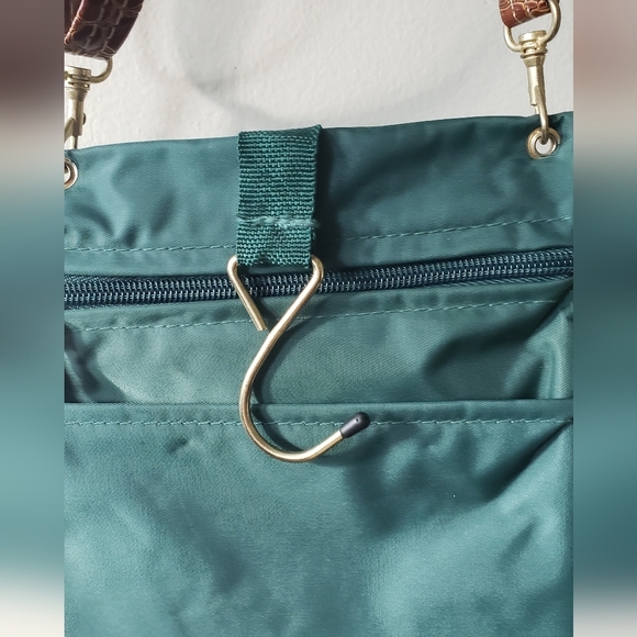 3/$20 Samantha Brown Crossbody Travel Bag 5 pockets & hanging hook Green Brown - Picture 6 of 6